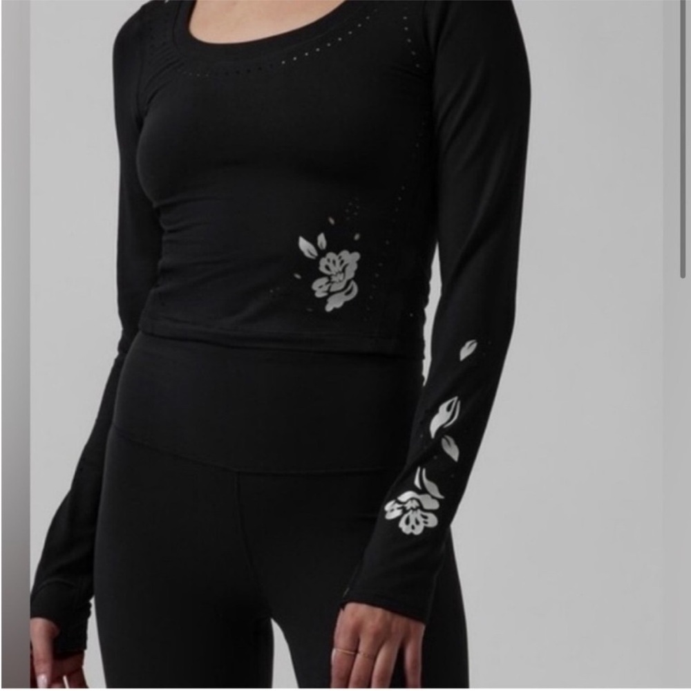 Athleta Shanti cropped long-sleeve top